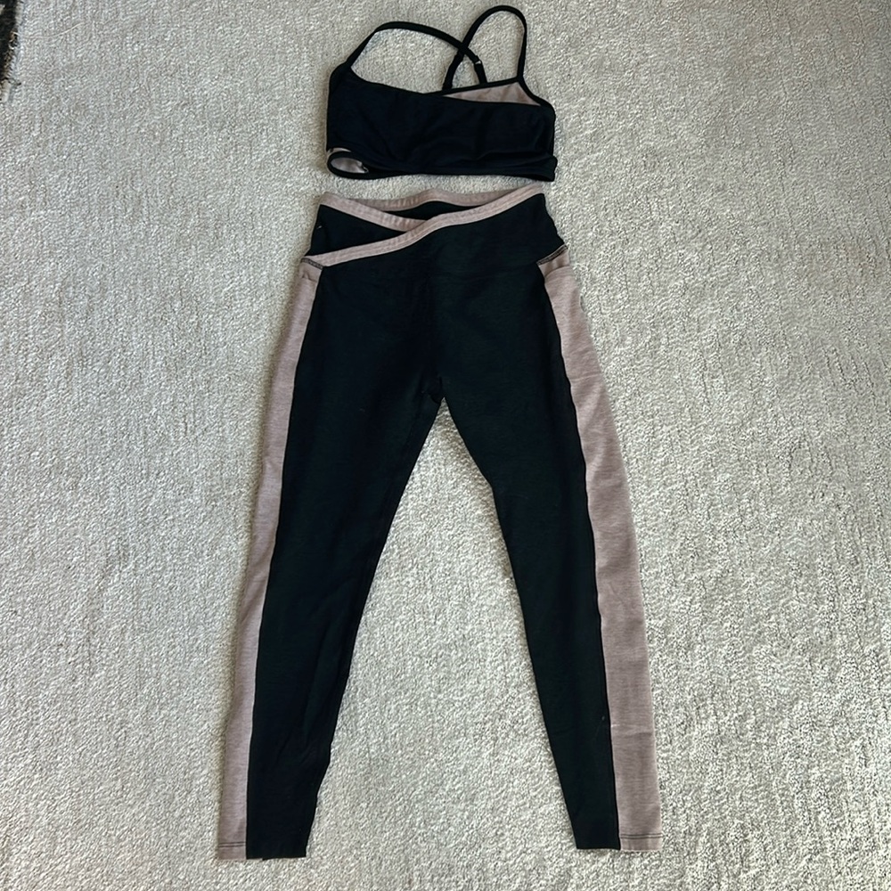 Beyond Yoga Set.  Cross over leggings and bra.